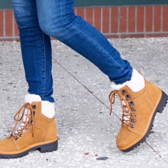 Marc Fisher Shoes - 🌸MARC FISHER🌸 Izzie Lugsole Ankle Boots Size: 6M